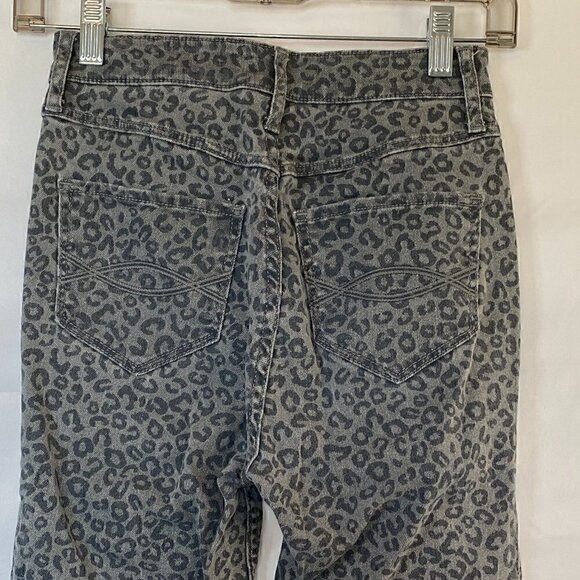 Abercrombie & Fitch High Rise Animal Print Jeans - Picture 5 of 6